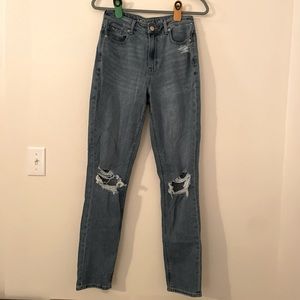 Women’s American Eagle ripped mom jeans, size 4 x-long